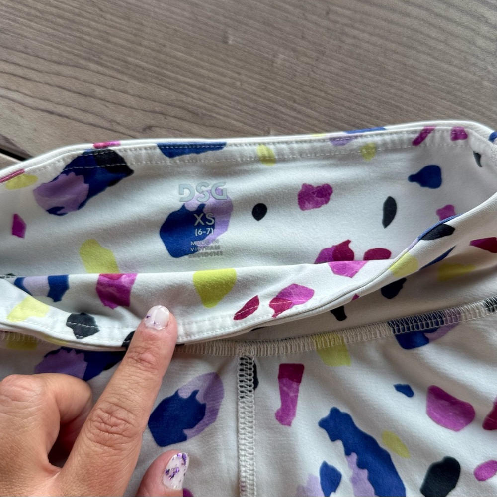 DSG l Girl’s Yoga Shorts l Size: XS (6-7) - Picture 2 of 4